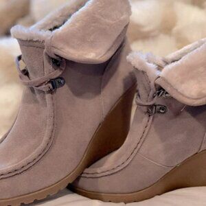 "NWT Sonoma Wedge Heel Boots Ankle Height Suede Bootie Lace Up Faux Fur Gray 8.5
